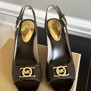 Michael Kors CHARM SLING, brown in color size 8/1/2